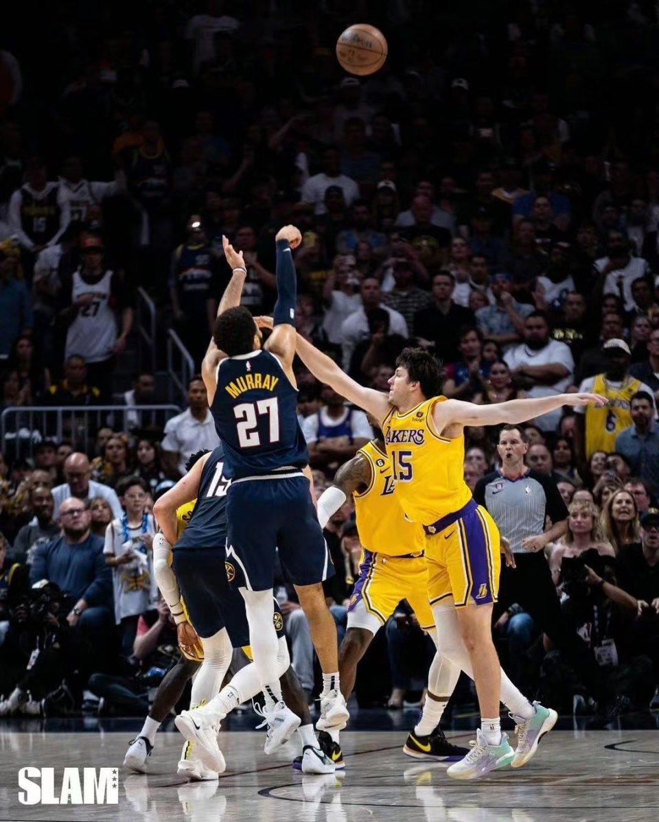 亚博官网-浓眉哥在巴塞罗那比赛中晋级下一阶段，败北引发热议！热度持续攀升-亚博官网